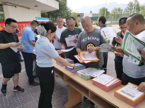 廣元經(jīng)開區(qū)開展“六五環(huán)境日”主題宣傳活動 提升全民環(huán)保意識