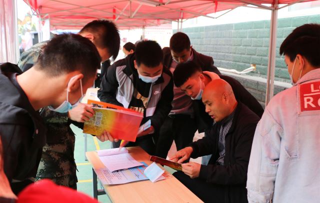 廣元朝天區舉辦專場招聘會 13家企業誠聘英才，精準助力退役軍人就業